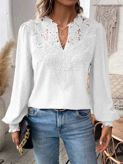 Clara™ | Lyxig Blus med V-ringning och Spets