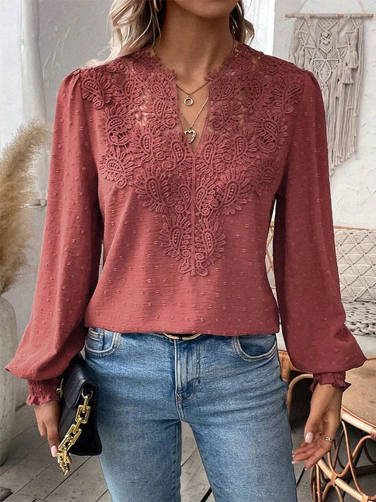Clara™ | Lyxig Blus med V-ringning och Spets