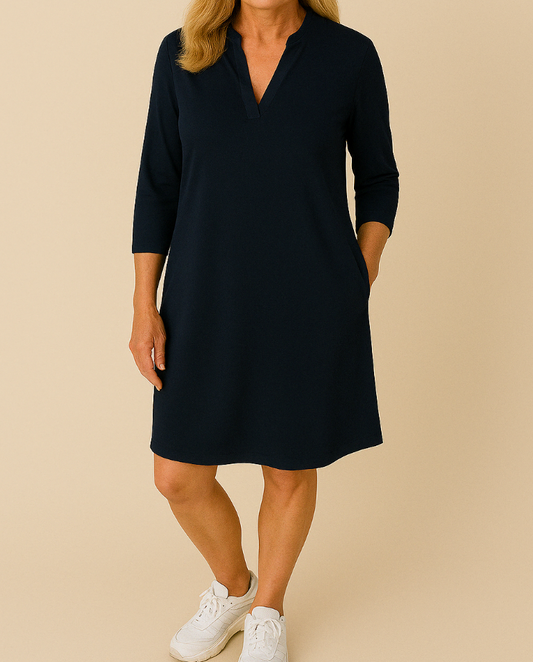 Annelie™ | Enfärgad klänning med V-hals