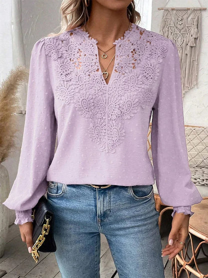 Clara™ | Lyxig Blus med V-ringning och Spets